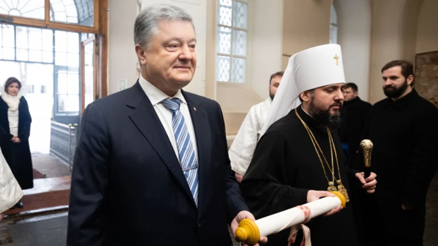 ДБР підтвердило відкриття справи проти Порошенка через Томос