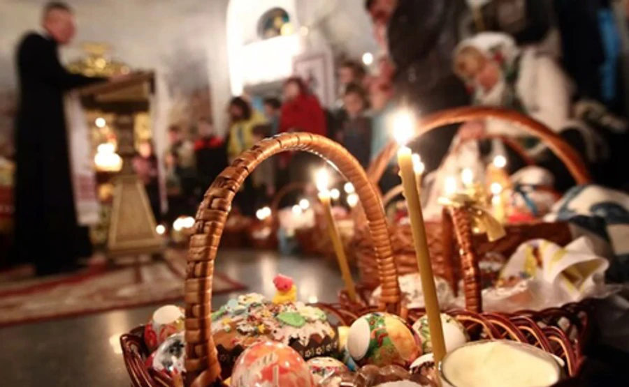 За місяць понад 60% українців передумали йти до церкви на Великдень