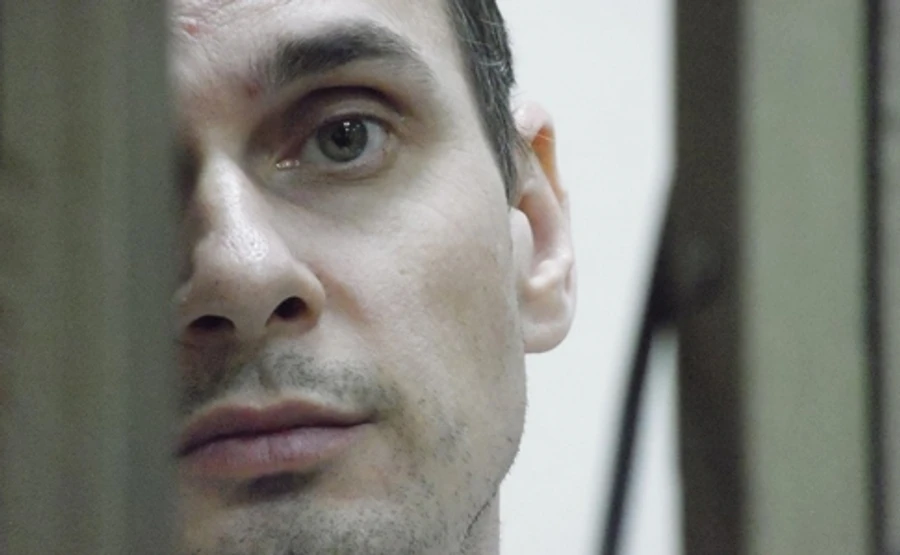 Сенцову тяжело вставать с кровати