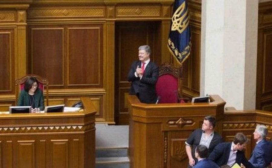 Закон об Антикоррупционном суде уже в Порошенко на столе