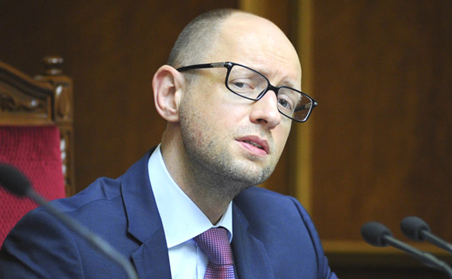 Врятувати урядового Арсенія. Як Яценюк намагається уникнути відставки