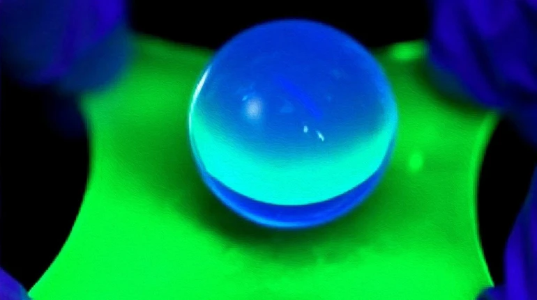 Українець допоміг створити OLED-дисплей, який може розтягуватися без втрати яскравості