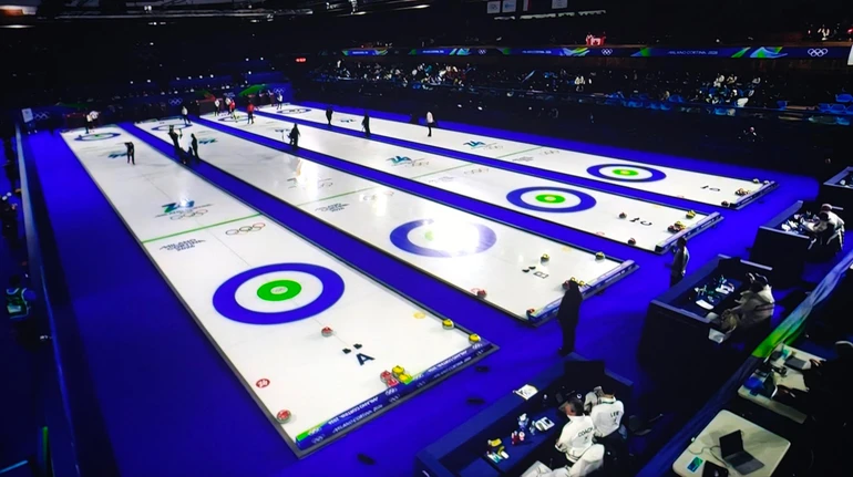 Олімпіада-2026 почалася несподівано: змагання з керлінгу перервали через вимкнення світла