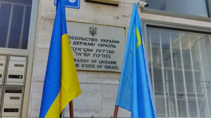 Частини іранської касетної ракети впали поблизу посольства України в Ізраїлі