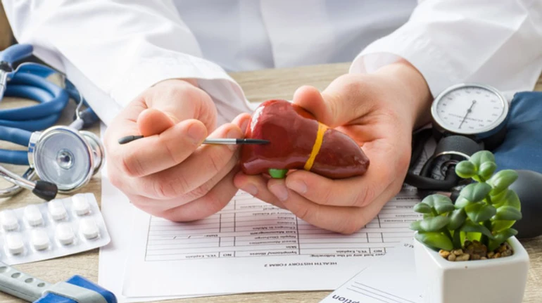 Вспышка гепатита А: что нужно знать о симптомах, осложнениях и вакцинации