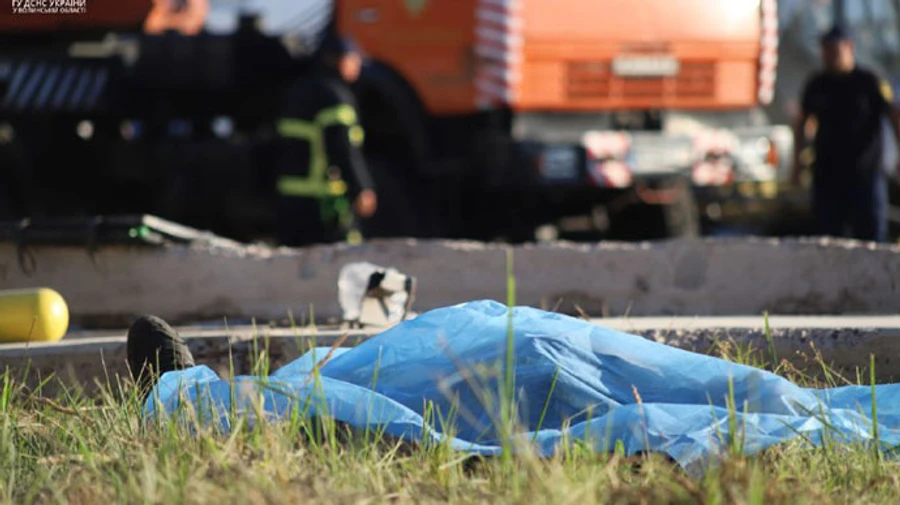 Ukraine's Emergency Service posts photos of aftermath of Russian missile attack on Lutsk: 3 people killed