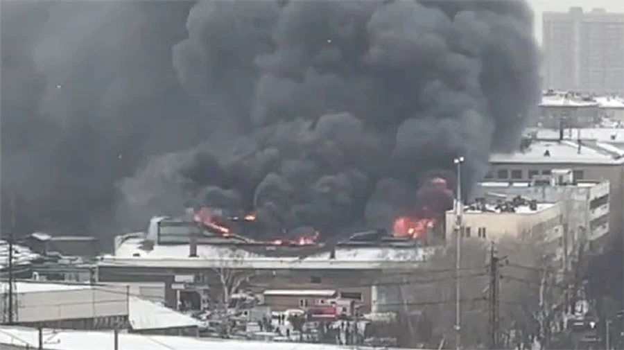 Conflagration in Moscow: roof collapses, firefighting aircraft involved