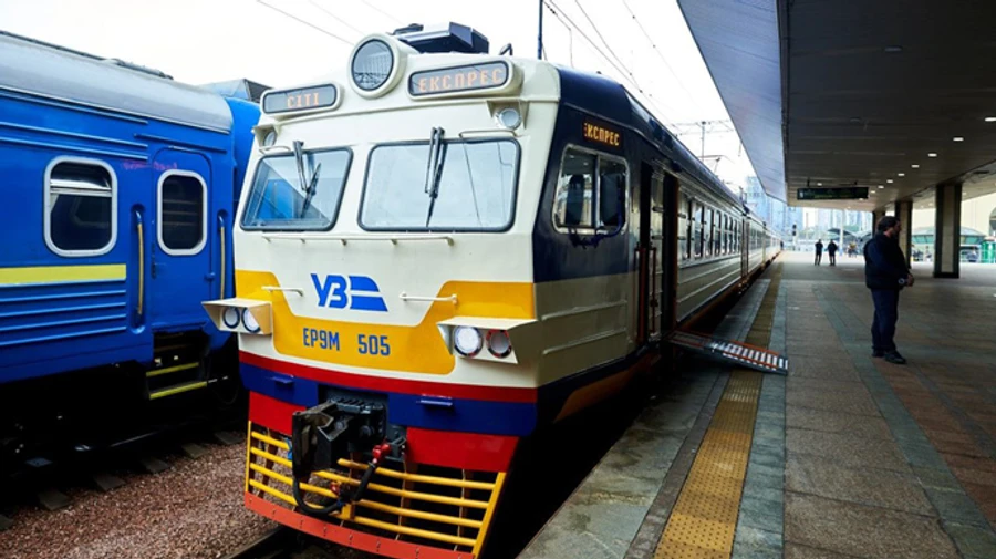 Кольцевая электричка Киева отстает от графика: периодически исчезает напряжение
