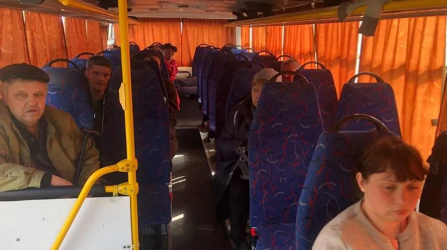 Голова Луганщини закликає евакуюватись, бо вивезуть в Росію