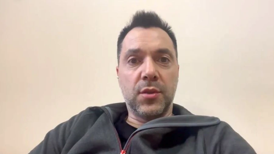 Арестович пояснив, чому в Маріуполь не може прийти військова підмога