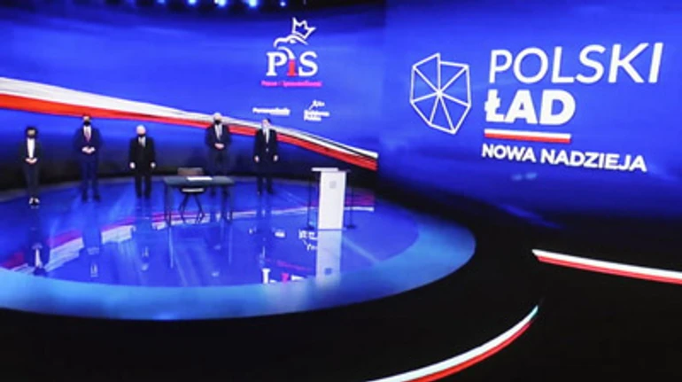 Соціалка між виборами: навіщо польська влада розпочинає масштабну роздачу грошей