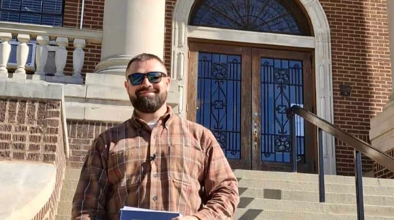 У США на посаду шерифа балотується батько, який убив чоловіка, що домагався його 13-річної доньки