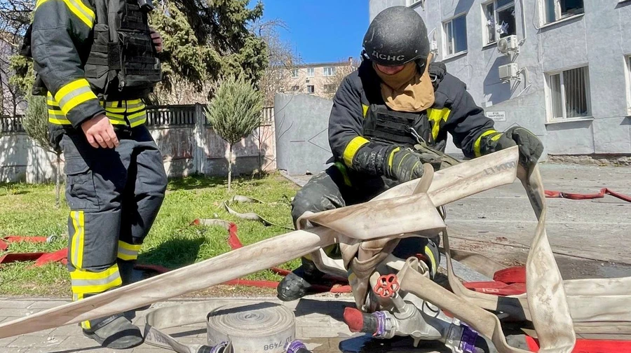 Росіяни вдарили по адмінбудівлях у Чернігові: двоє поранених