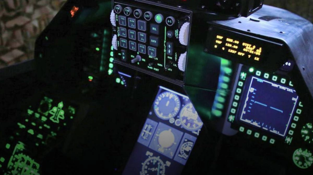 Ukraine receives mobile F-16 simulators, rare worldwide