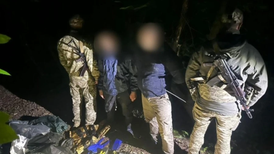 Пограничники сорвали ночное путешествие в ластах в Молдову