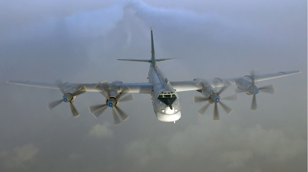 Сили СБУ знищили бомбардувальник Ту-95 у російському Енгельсі – Зеленський