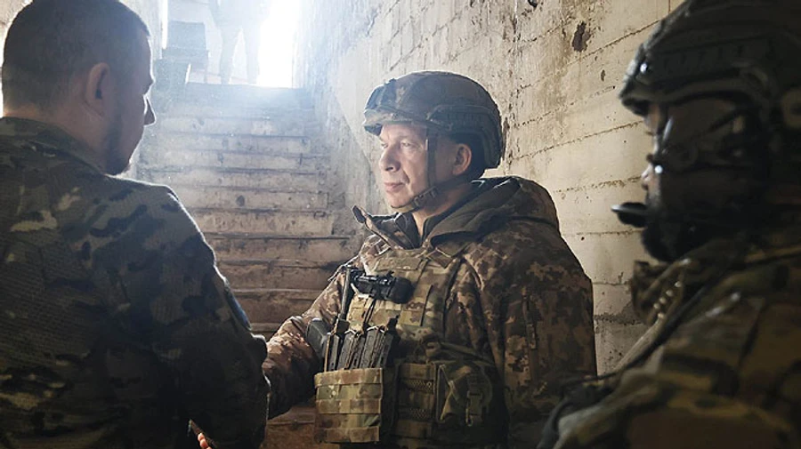 Сырский: Вагнеровцы пытаются прорваться в центр Бахмута, наступают с нескольких направлений 