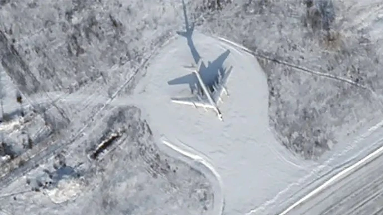 Супутникові знімки з Енгельса: пошкоджень не помітно, але літаків поменшало