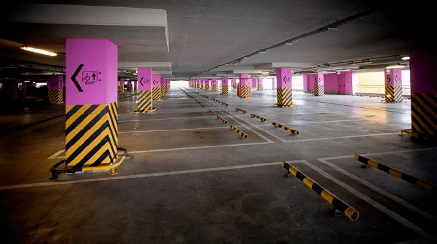 Завезут нары: Парковки в Москве начали переоборудовать под укрытия