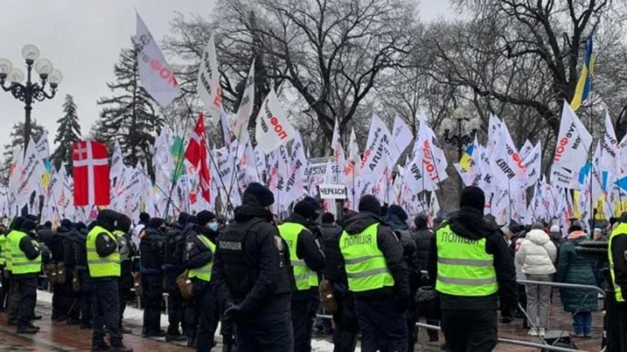Під Радою протестує малий бізнес – рух перекрито, поліція чатує