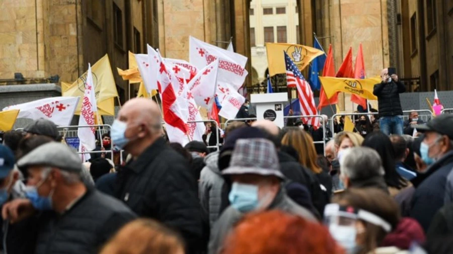 В Тбилиси – снова митинг оппозиции с требованием новых парламентских выборов