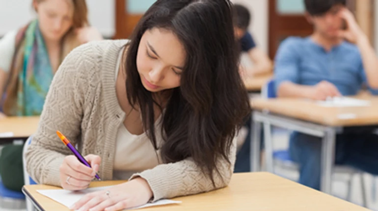 Как будет проходить ВНО-2020: при каких обстоятельствах впустят с температурой 37,3 ° C, как будут сидеть участники и как пить воду в масках