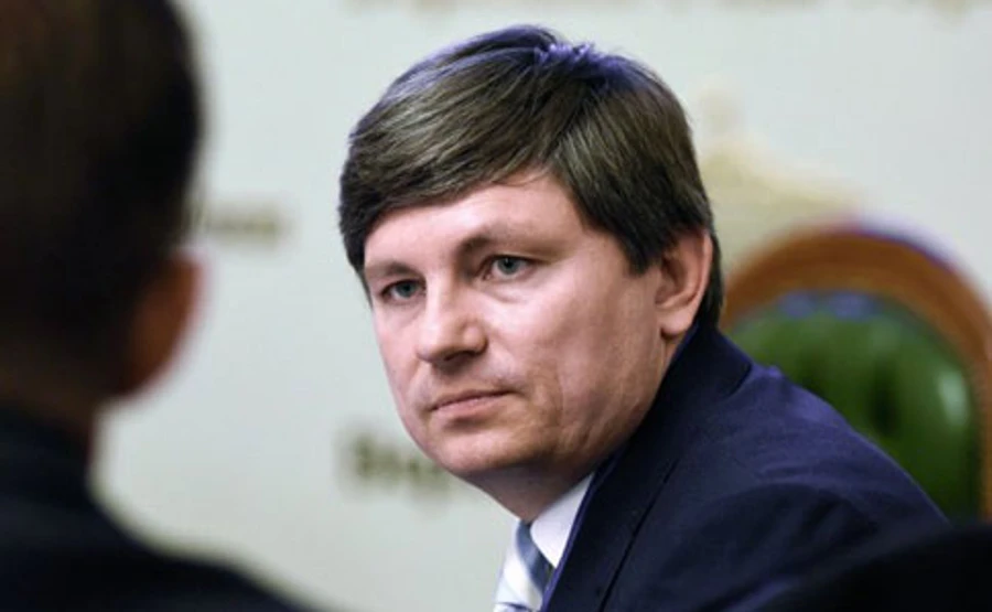 Герасимов та Ар'єв відреагували на відібраний Зеленським статус дипломатів