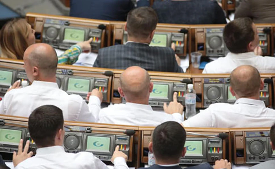 У вівторок нардепи планують розглянути 7 змін Зеленського у Конституцію