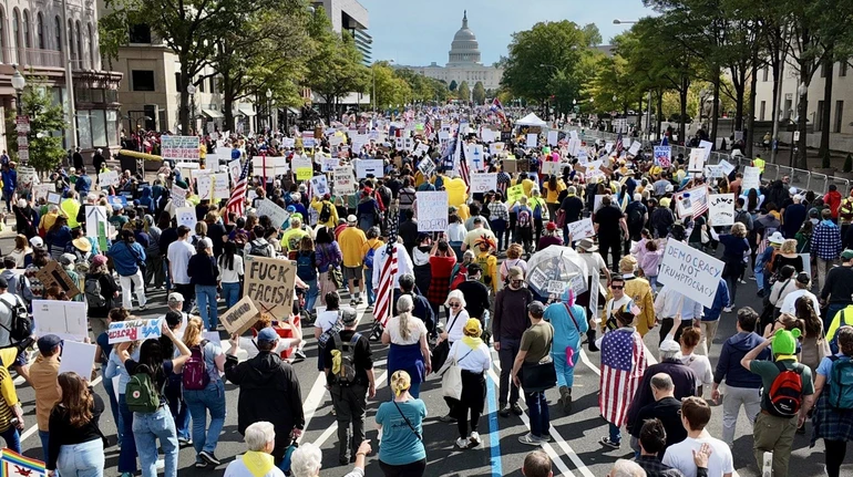 В США прошли массовые протесты против Трампа