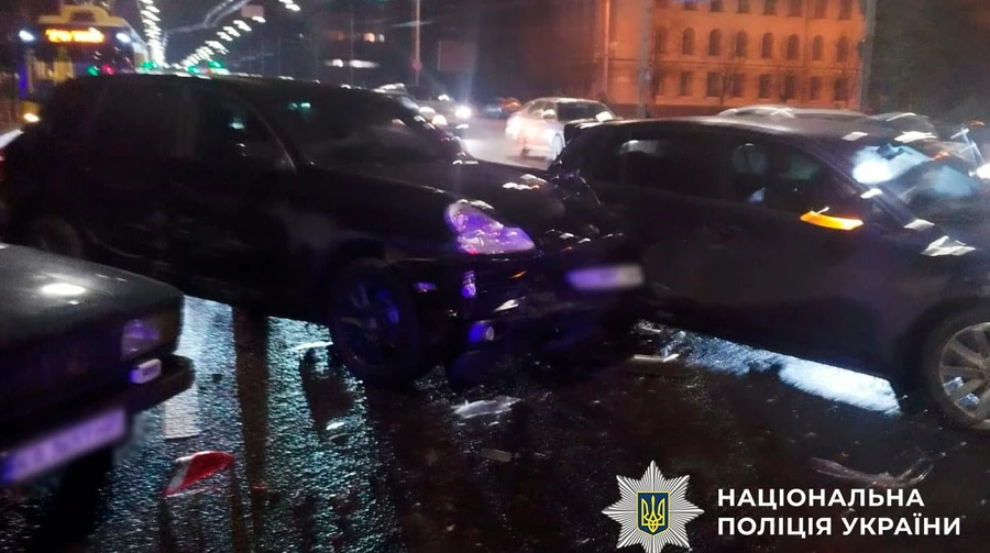 In Kyiv, a drunken Porsche driver caused an accident, hit a woman and shot another driver