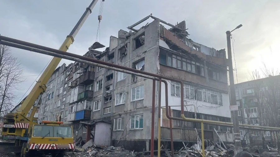 Россияне сбросили на Мирноград авиабомбу: 2 погибших, 5 раненых