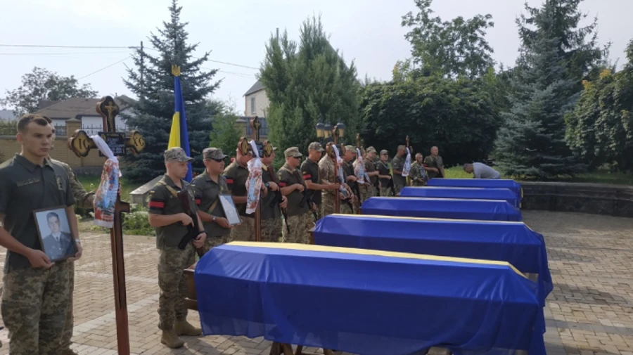 Авіатроща двох вертольотів: у Полтаві прощаються із загиблими екіпажами Мі-8