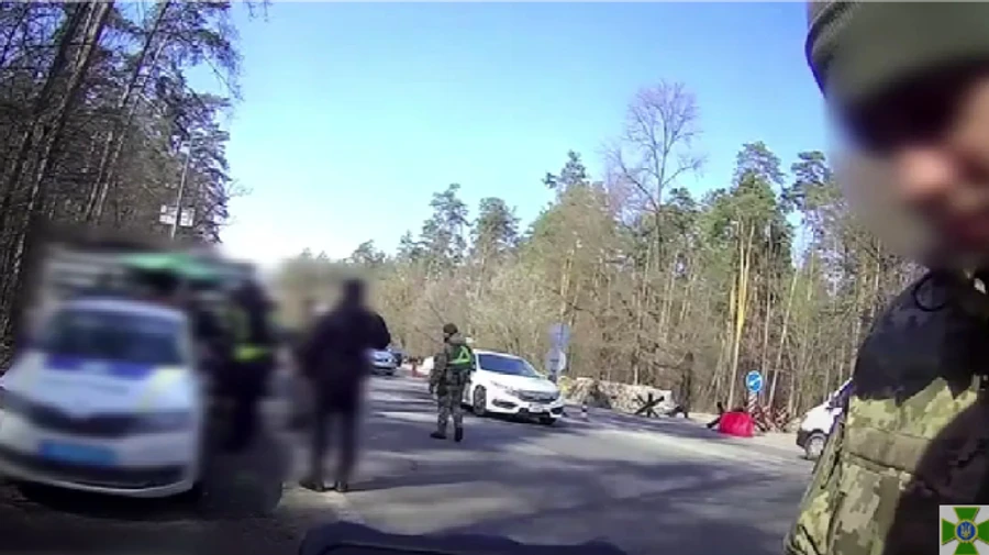 Border guards send collaborating priest for confession to police