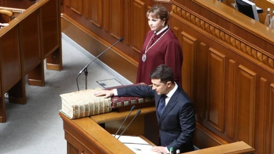 Відмінно чи жахливо?: українці оцінюють другий рік правління Зеленького