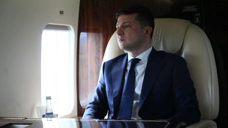 Зеленському вже не довіряють майже половина українців – опитування