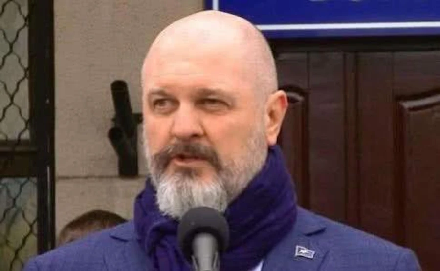 Новини 5 лютого: в.о. голови УЗ, кіно в автобусах