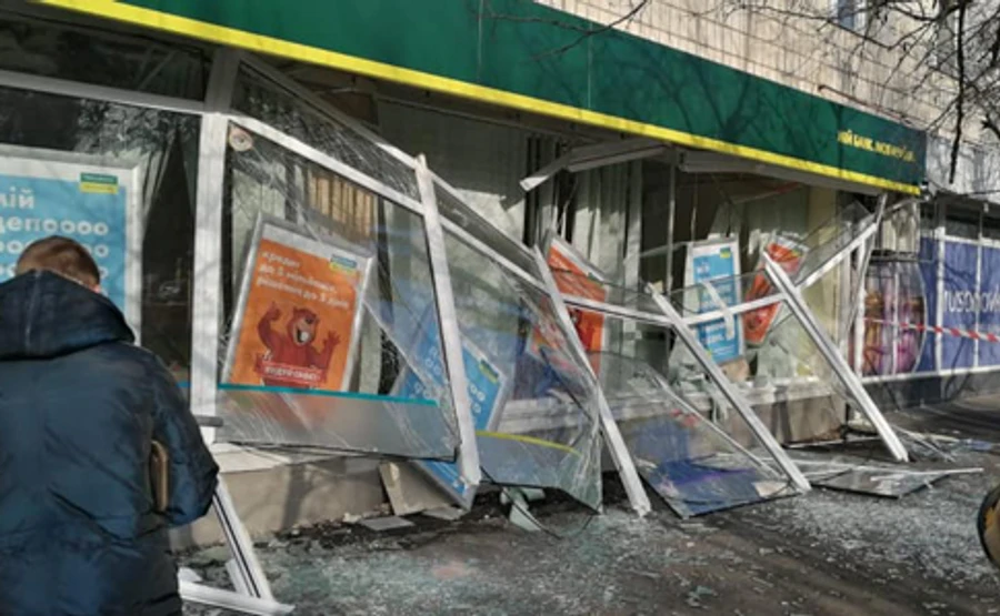 Вибух в Ощадбанку: зловмисники украли 250 тисяч  