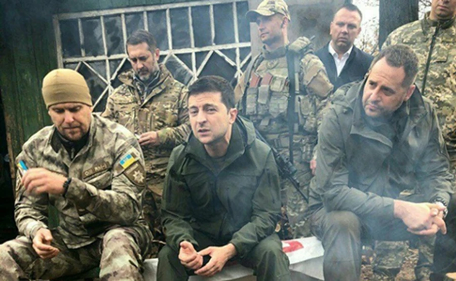 В штабе ООС заявили, что добровольцы находятся в Золотом нелегально