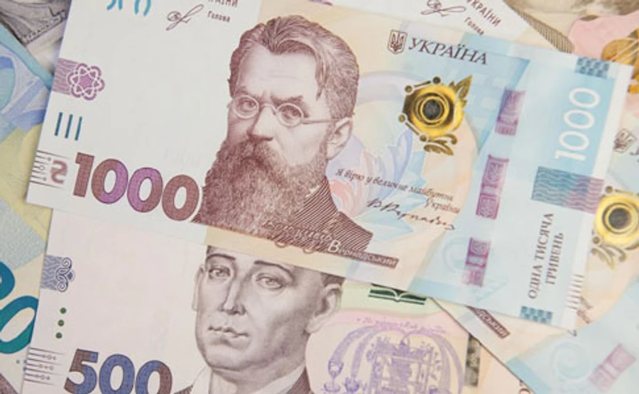 Нардепам дали первую зарплату: кум Путина получил больше, чем Порошенко 