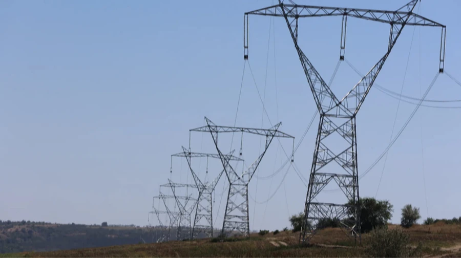 Quedas de energia em cinco regiões devido a ataques russos na infraestrutura energética