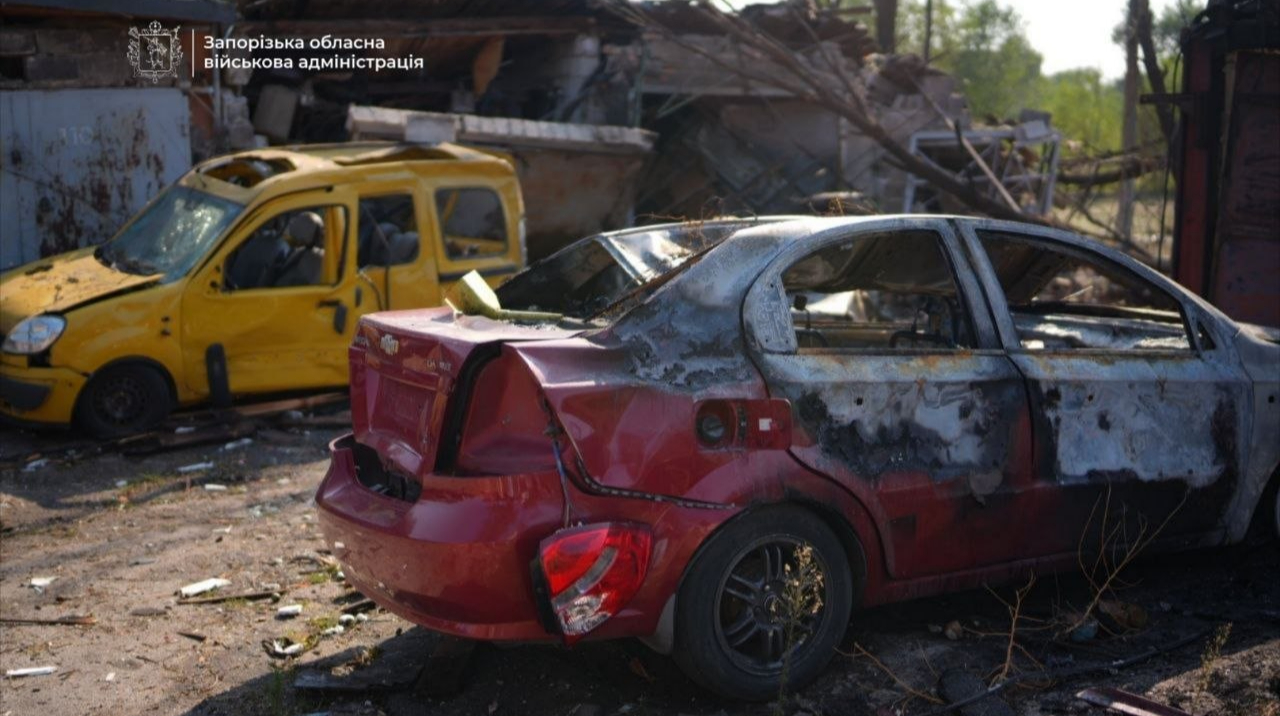 Зеленський: Росіяни били по Запоріжжю "Цирконами", КАБами і балістикою з КНДР