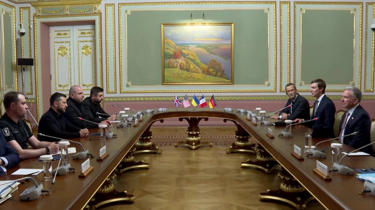 Зеленський розповів про переговори з посланцями Трампа: зимовий пакет, території, гарантії безпеки