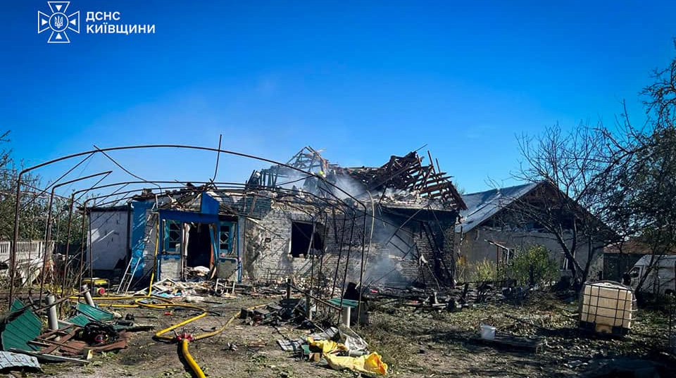 За добу ворог пошкодив 32 об'єкти на Київщині: поранено трьох людей – ОВА