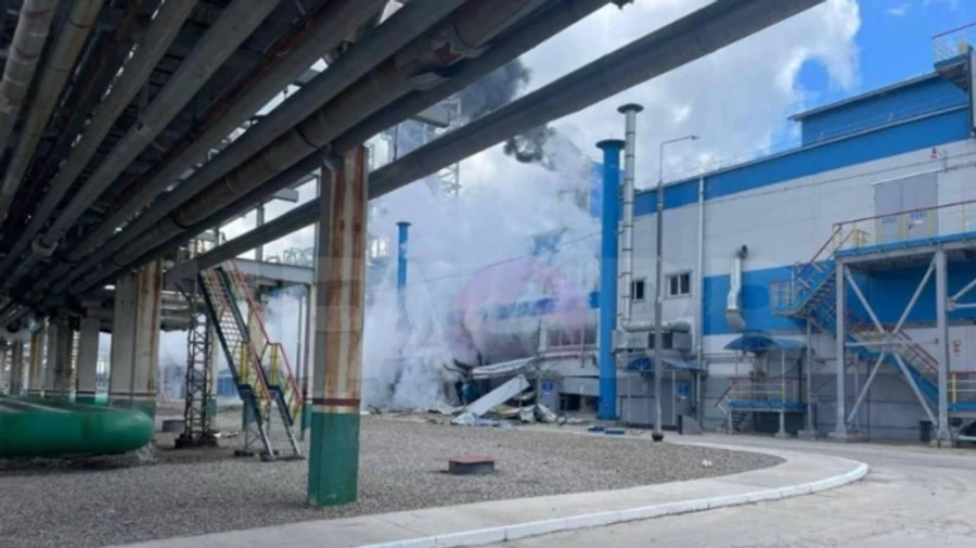 Ukrainian Security Service drone strikes Russian refinery after travelling record 1,500 km – video