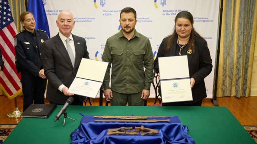 US returns to Ukraine valuables stolen by Russia from occupied territories