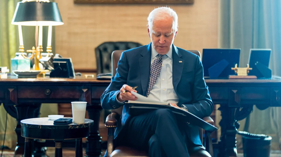 Байден підписав рекордний оборонний бюджет з $800 млн для України