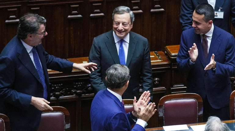 Чому проукраїнський прем'єр Італії пішов у відставку та хто зараз бореться за його посаду