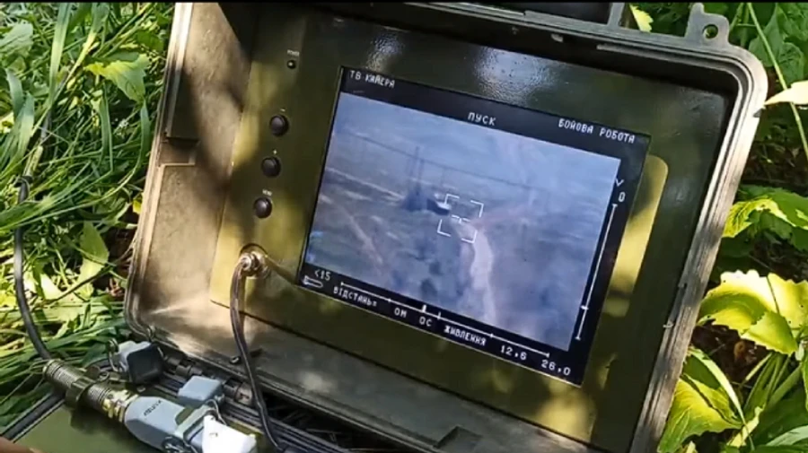 Paratroopers show how they destroy Russian tanks and infantry fighting vehicles