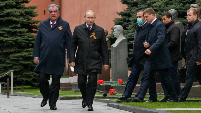 Парад в Москве: к Путину в гости приехал только президент Таджикистана