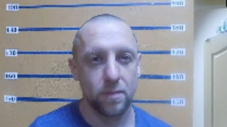 Водитель мопеда бросил гранату в полицейских на Луганщине – и спрятался в кровати